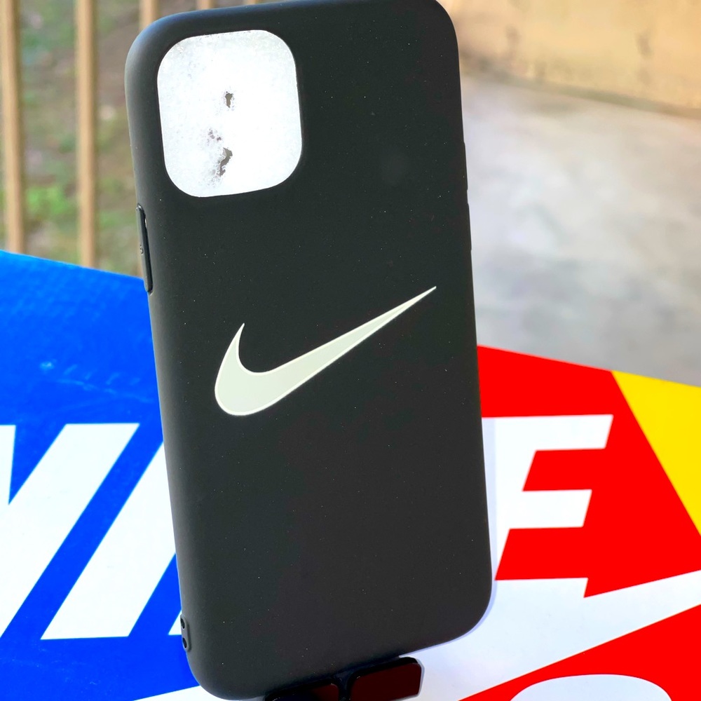 iPhone 11 Pro black. Case